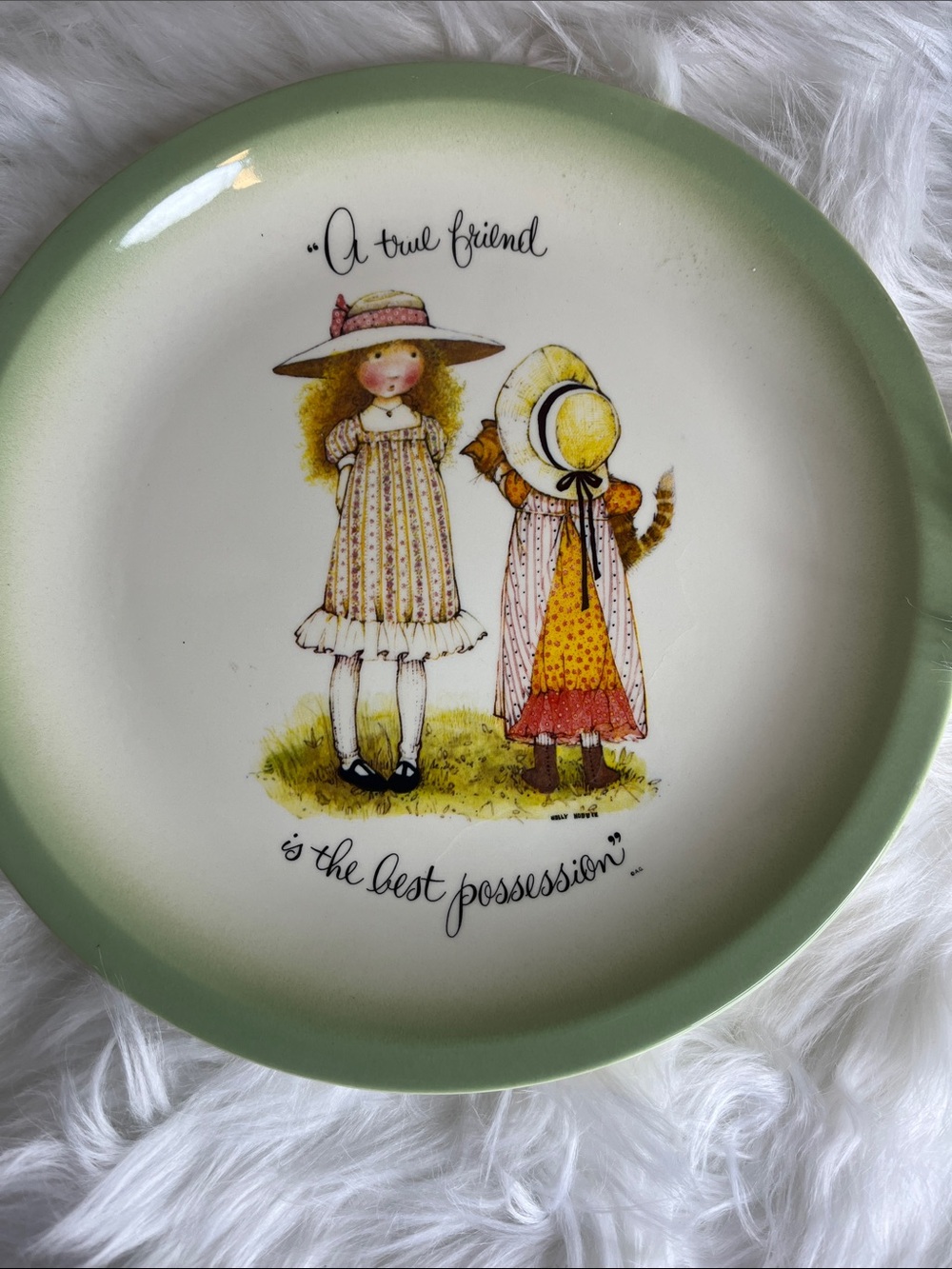 'A True Friend' Decorative Ceramic Plate – Soft Green Rim